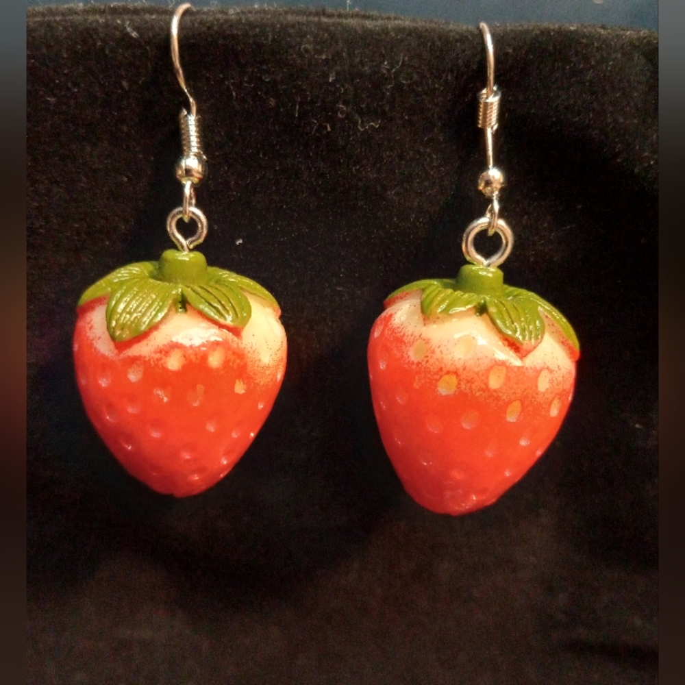 Strawberry Earrings 🍓